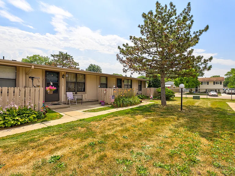 Heathmoore Apartments — Photo 18