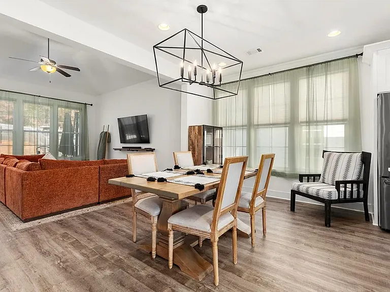676 Village Dr — Photo 6