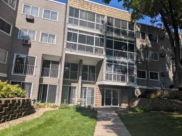 135 Viking Dr E, Little Canada, MN