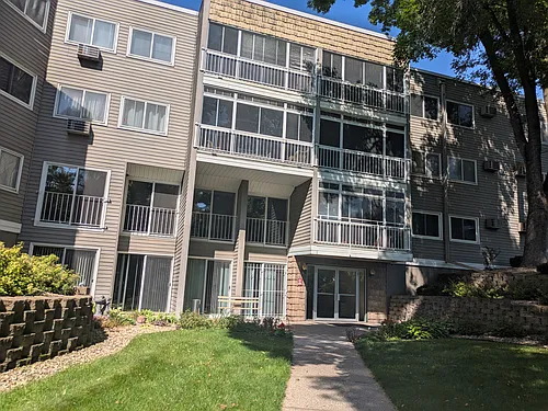 135 Viking Dr E #220 Photo 1