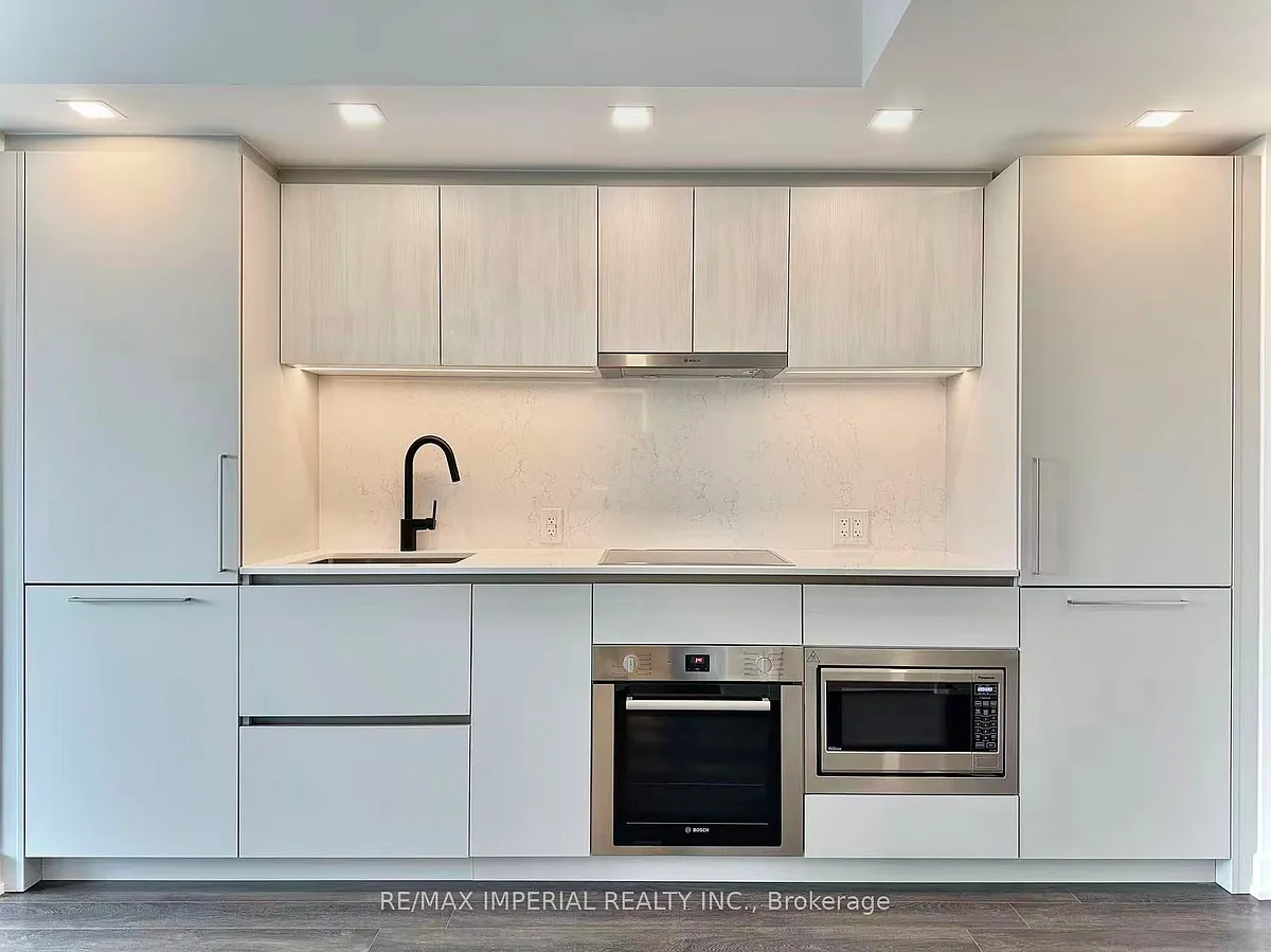 Building Photo - 603 Sherbourne St #708