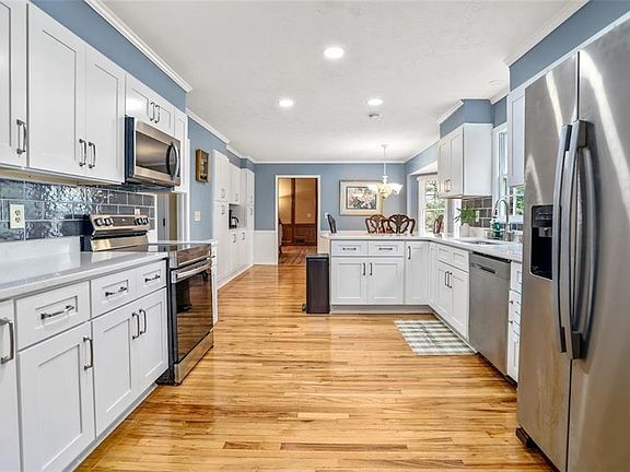 3rd image of 3536 Mount Vernon Ct