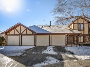 947 Cumberland Ct APT AA1, Roselle, IL 60172