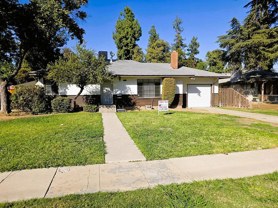 1015 E Saginaw Way