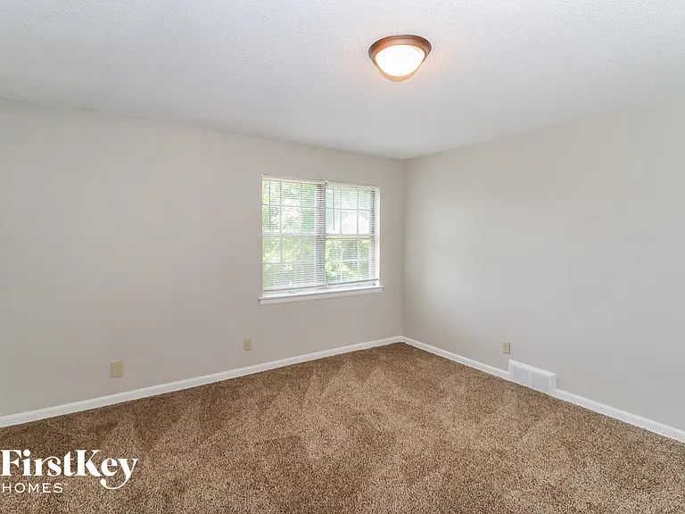 2801 Emerald St — Photo 13