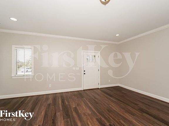 3rd image of 321 Rock Dr