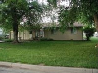 2110 SW Prairie Rd, Topeka, KS 66614