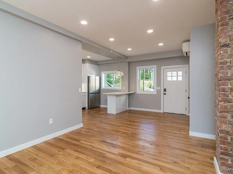 86 Main St #3 — Photo 3