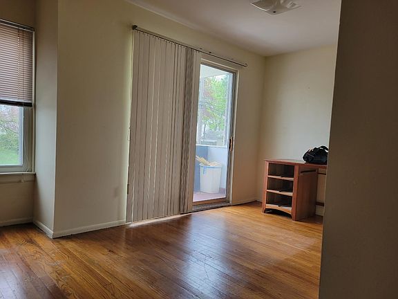 5th image of 255 E Drayton Ave #107