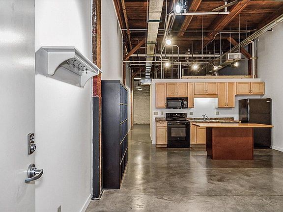 3rd image of 585 S Upper St APT 114