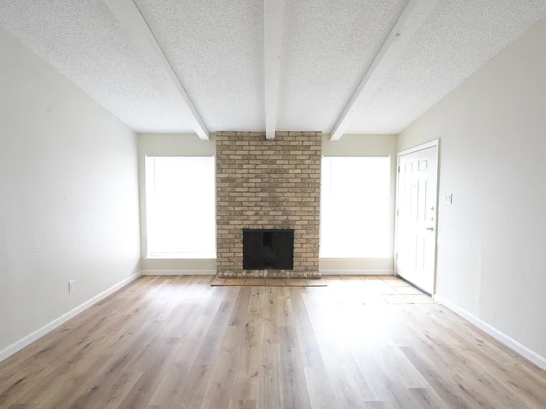 210 W William Cannon Dr #B — Photo 5