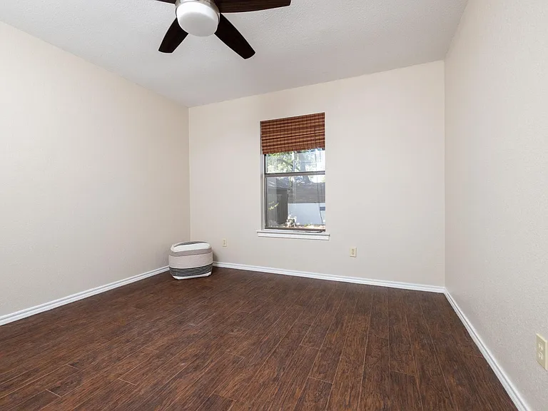 2403 Bayberry Ln — Photo 27