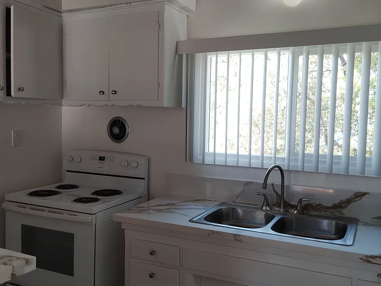 10864 Blix St #E — Photo 14