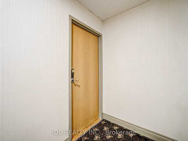 88 Alton Towers Cir #410 — Photo 12
