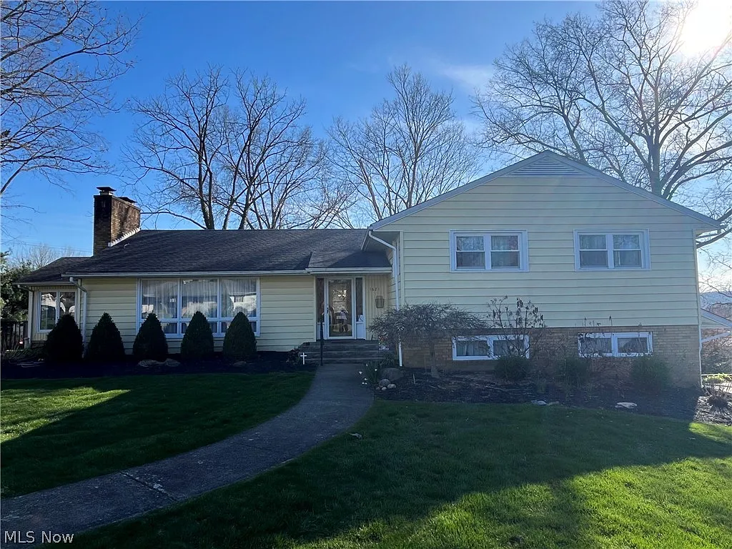 1621 Knob Hill Dr photo 1