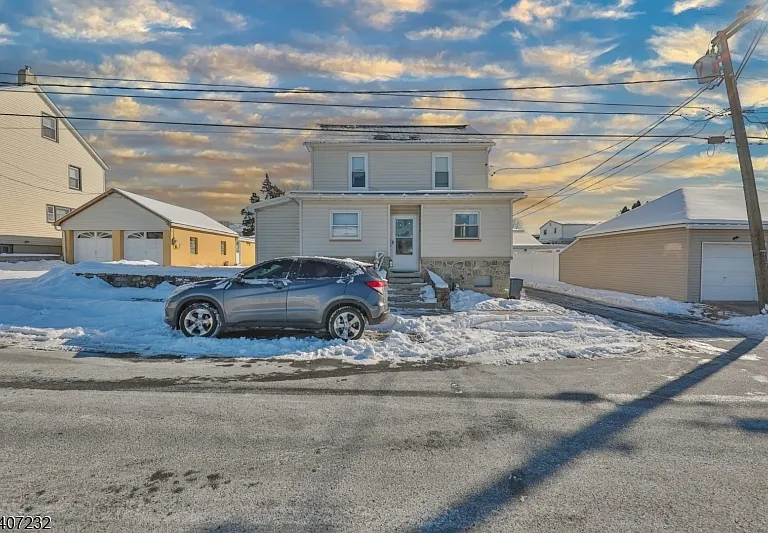 444 James St #B — Photo 25