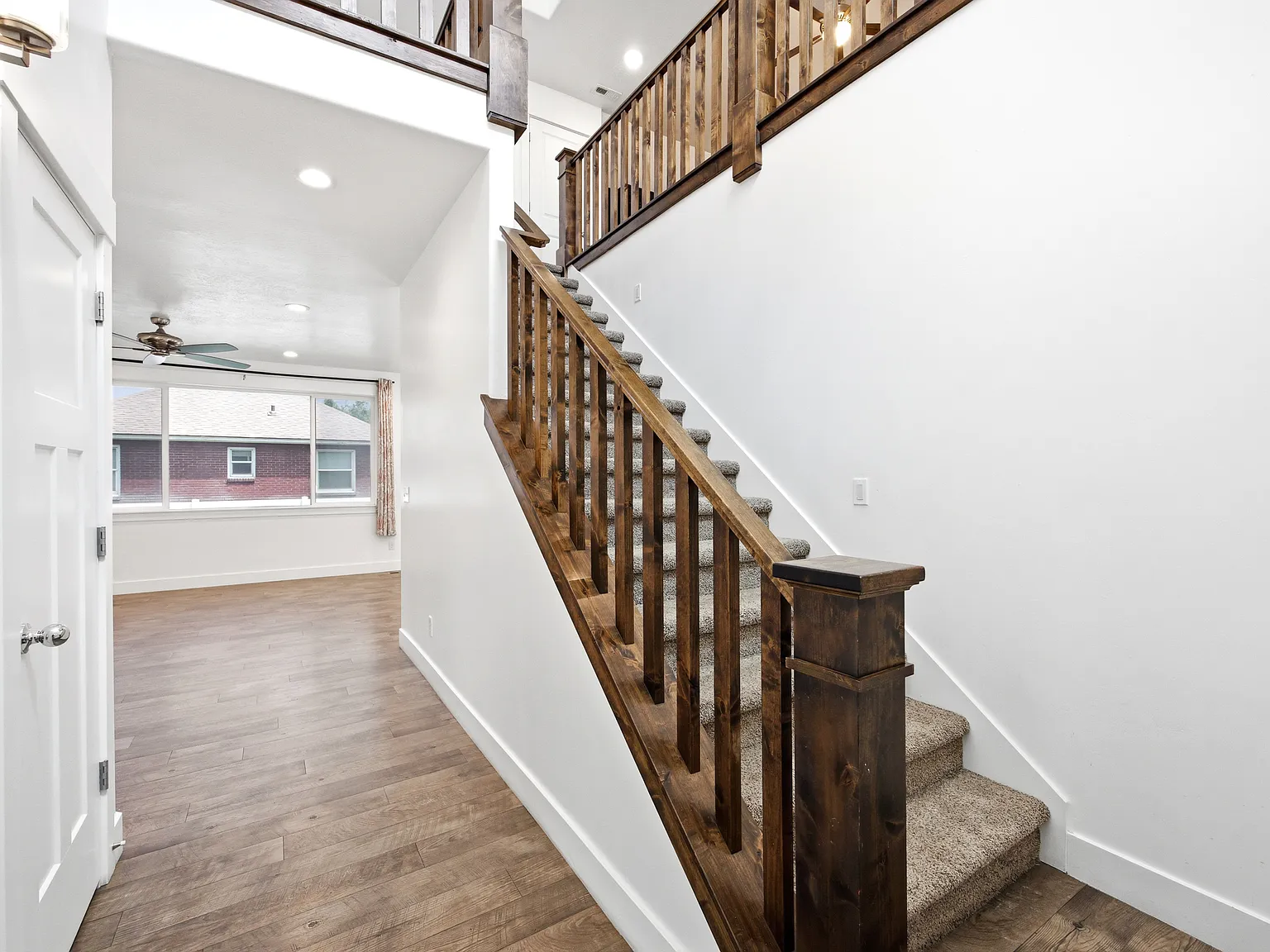 4 bed, 2.5 bath, 2800 sqft, $3,200 — Photo 3