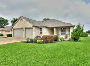 925 Heritage Oaks Bnd, Georgetown, TX 78633