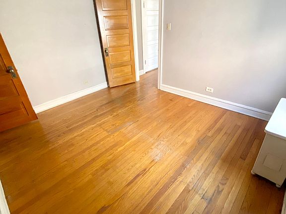3rd image of 1312 N Kedzie Ave APT 1R