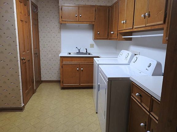2nd image of 217 Chinquepin Dr