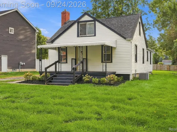 3135 Eastwood Dr, Rochester Hills, MI 48309