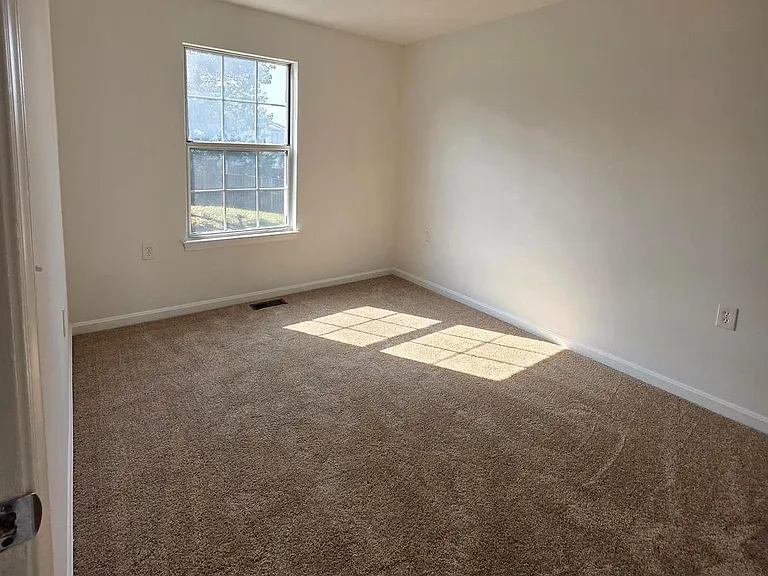 404 Trefoil Pl — Photo 9