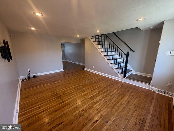 4th image of 7334 Woodcrest Ave