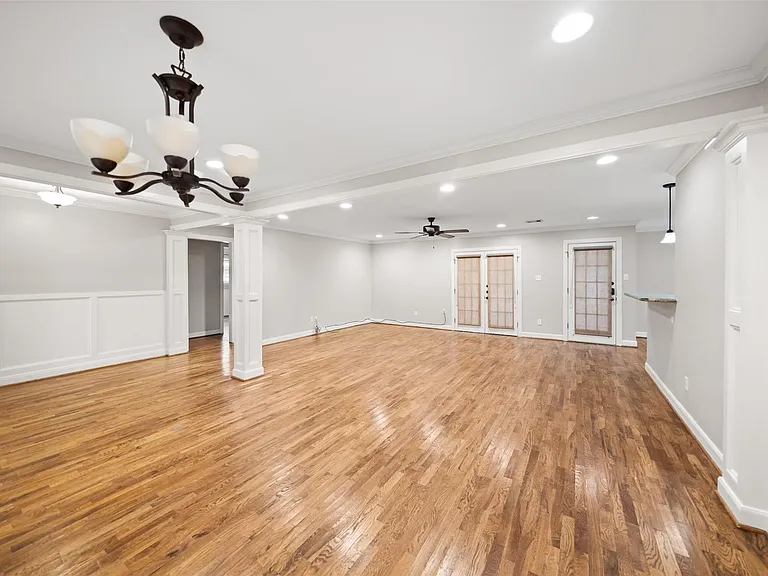1810 Droxford Dr — Photo 3