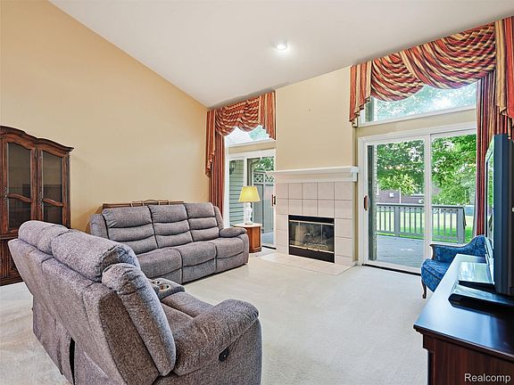 5th image of 16905 Coral Ln