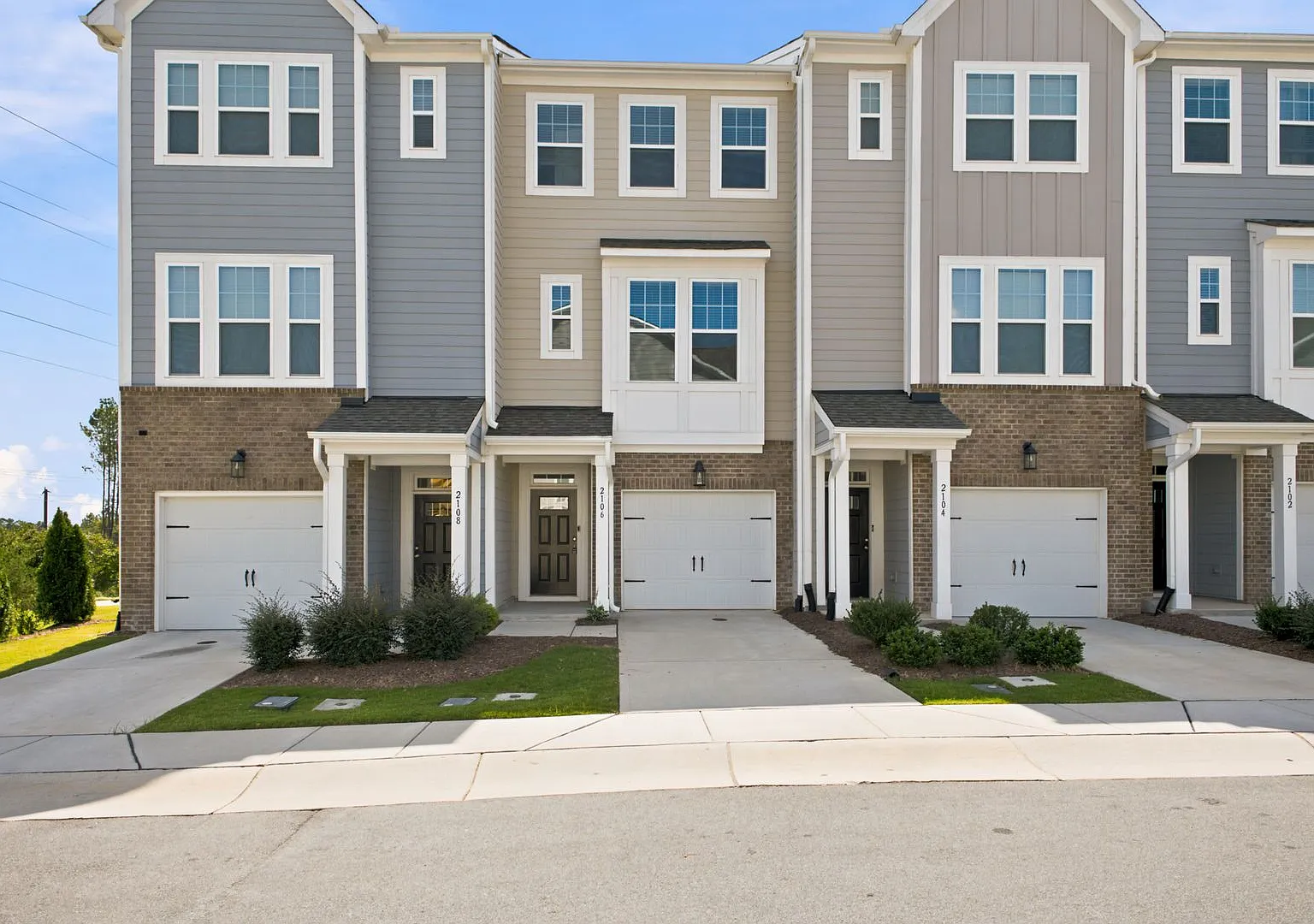 Move in Ready Sherron Place Townhome! — Photo 1