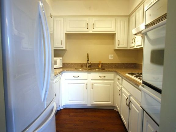 5th image of 1415 W Pratt Blvd APT 305