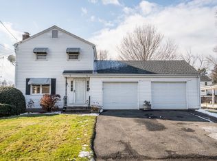 1 Valley Crest Dr, West Hartford, CT 06110