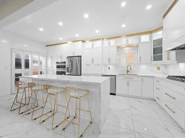 19 Attview Cres, Brampton, ON L6P 2R5