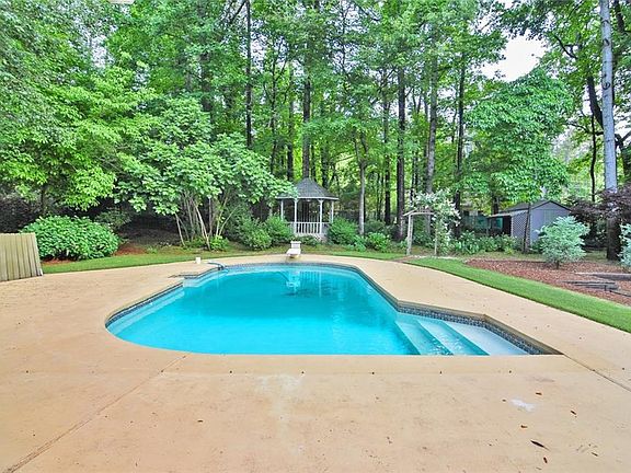 3rd image of 4551 Pond Ln