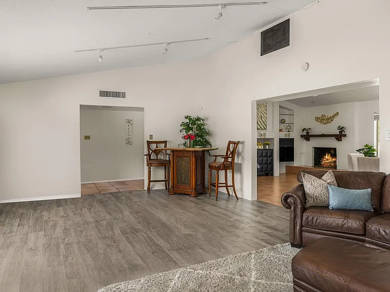 5901 E Cactus Wren Rd — Photo 5