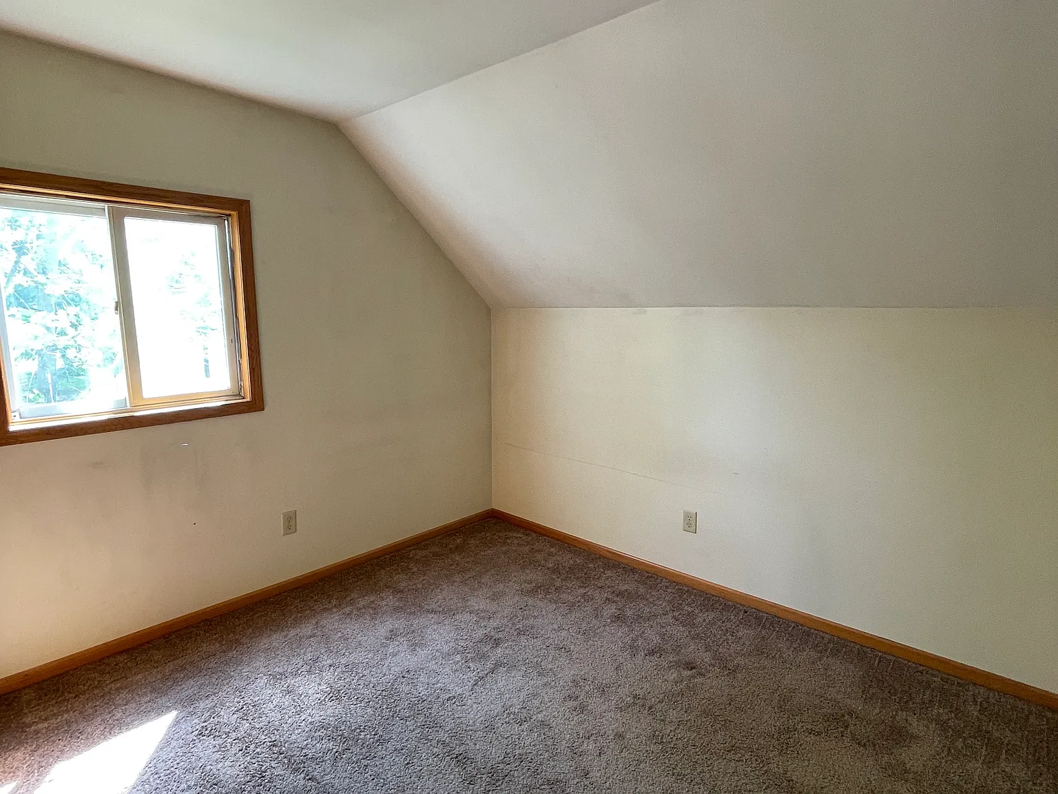 3 bed, 902 sqft, $1,250 — Photo 3