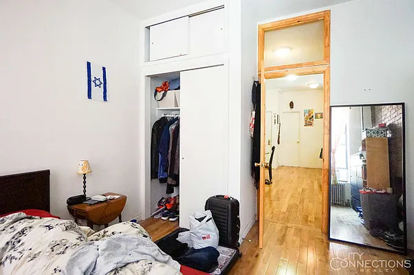 Rented by City Connections Realty | media 37