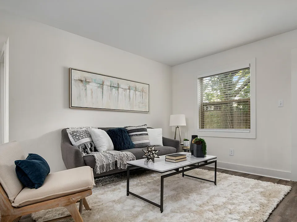 Garden Living Room (furnished)