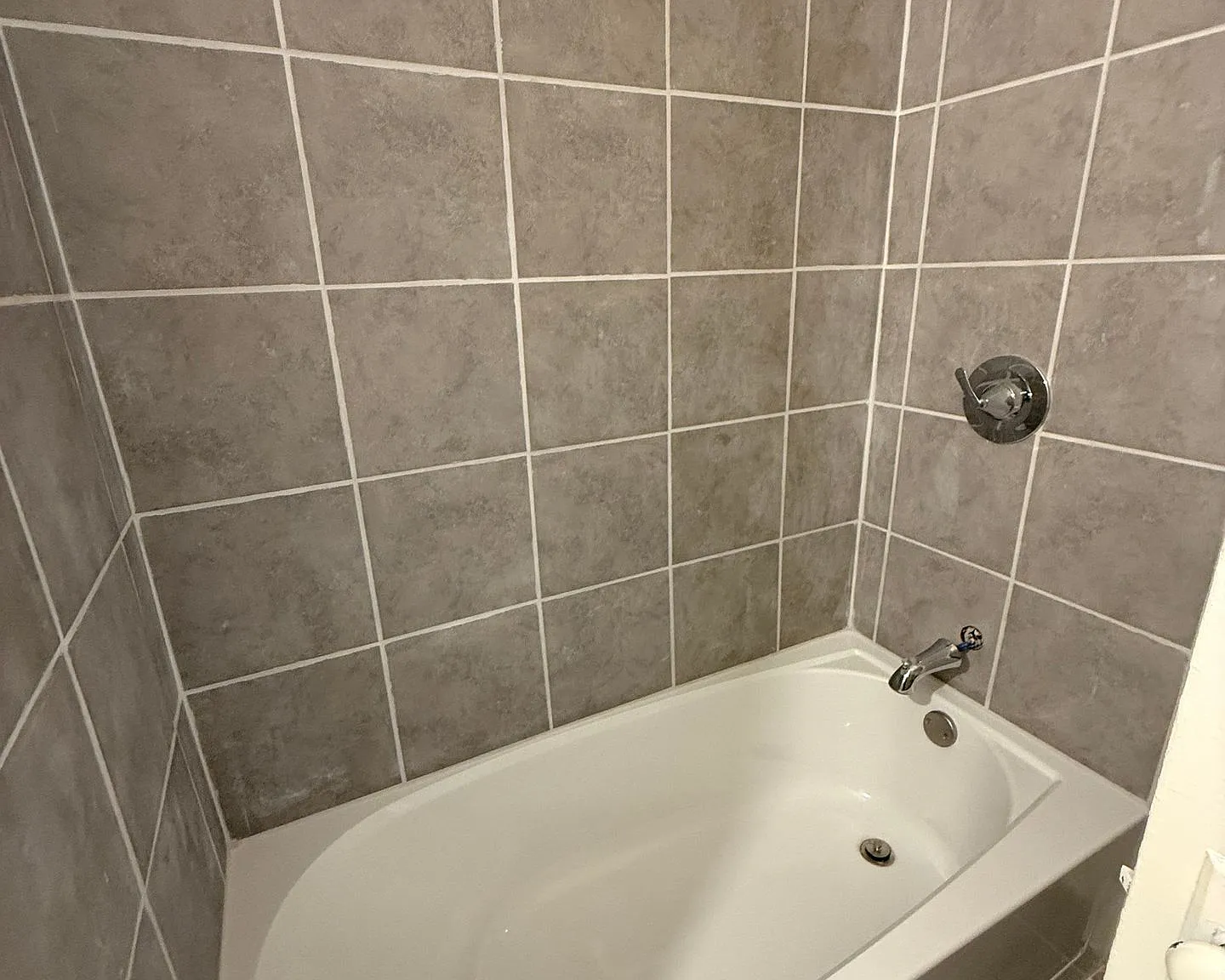 3 bed, 958 sqft, $1,550 — Photo 2