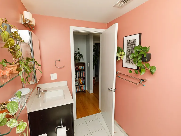 811 Otis Pl NW #306 — Photo 9