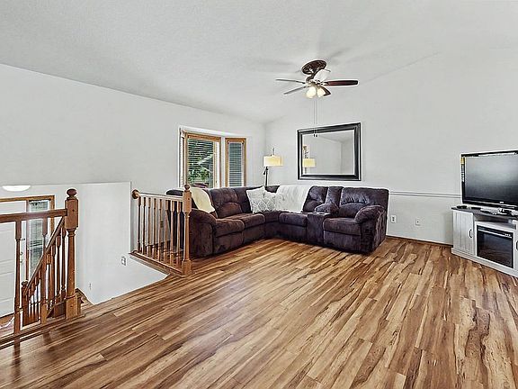 3rd image of 2901 S Pepper Ridge Ave