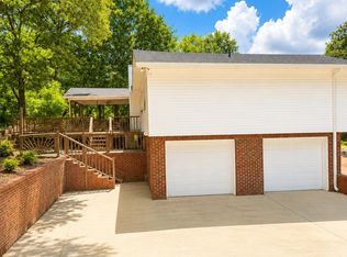 209 Oak Dr W, Trussville, AL 35173