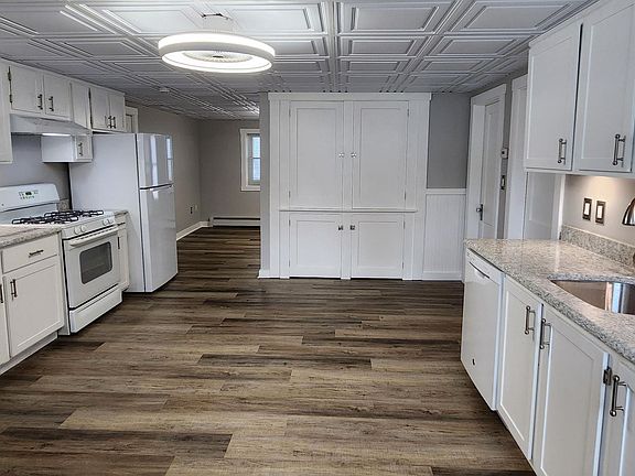 Extra Large kitchen with tons of Shaker style cabinets, new flooring and ceiling