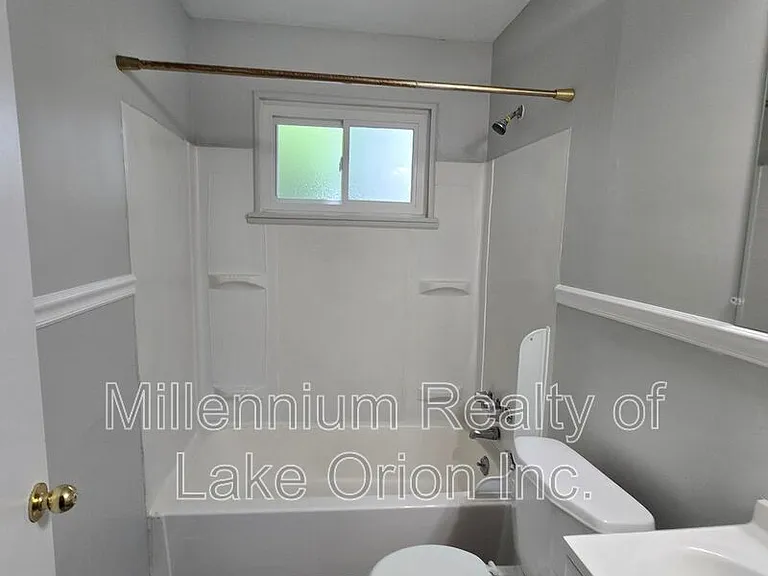 749 Stanley Ave — Photo 8