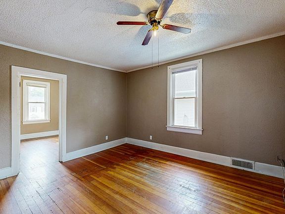 4th image of 926 2nd St NW