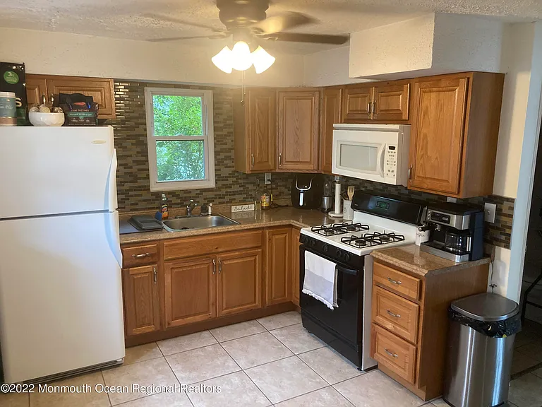 612 Campbell Ave #1 — Photo 14