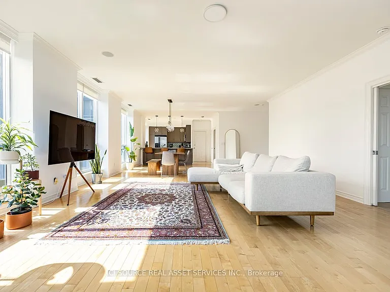 250 Wellington St W #Penthouse 40 — Photo 1