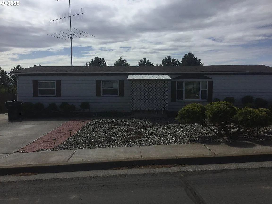 185 Elizabeth Dr photo 1