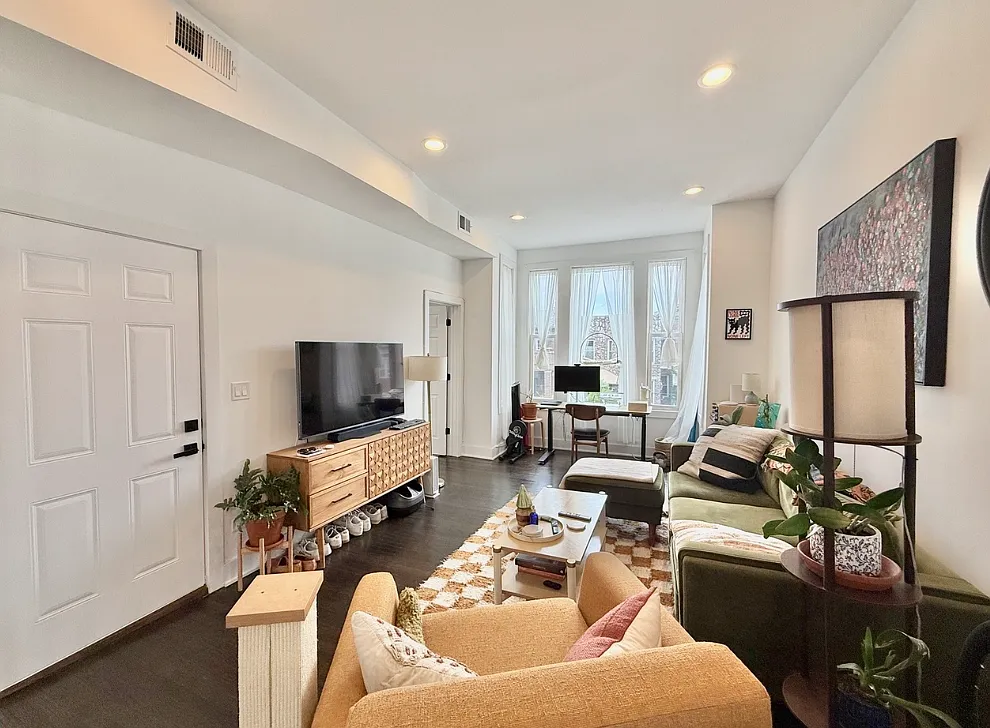 2 bed, 1000 sqft, $2,600 — Photo 2