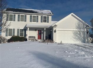 44 Derrick Dr, West Henrietta, NY 14586